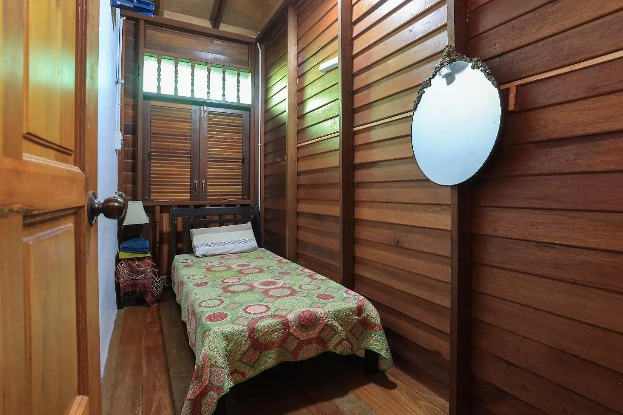 Oyo Home 90256 Rb Beach Homestay Malacca 2*,  马来西亚